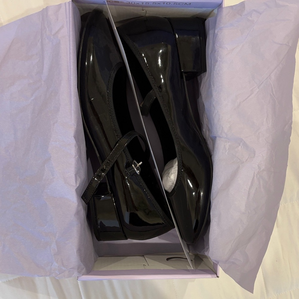Women's Mary Jane Shoes (worn once)